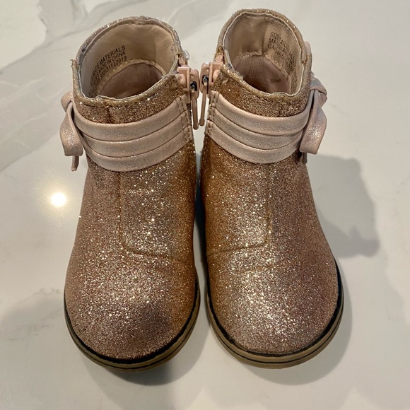 👧🏼Children’s Place Boots Size 4👧🏼 - Picture 2 of 3